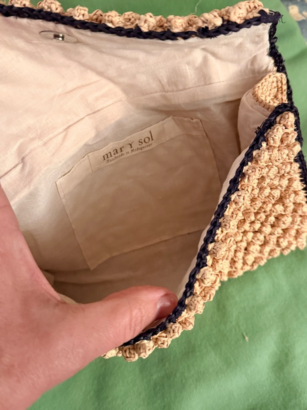 Mar Y Sol Straw Crocheted Clutch Bag in Beige with dark navy Trim NWOT - Picture 4 of 6